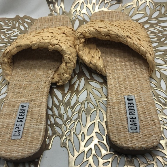 Cape Robbin Wheat Color Crisscrossed Weaved Slides YOLA Sandals Size 7 - Picture 7 of 7